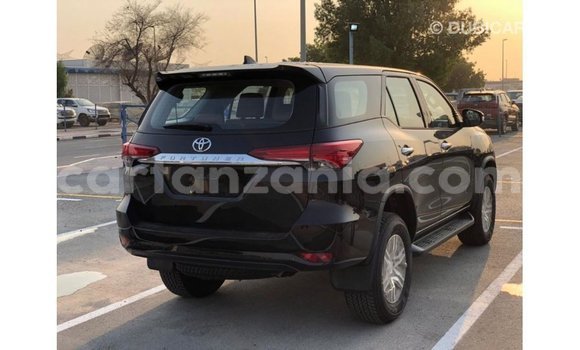Nunua Imported Toyota Fortuner Nyeusi Gari ndani ya Import - Dubai nchini Arusha Nunua Imported Toyota Fortuner Nyeusi Gari ndani ya Import - Dubai nchini Arusha