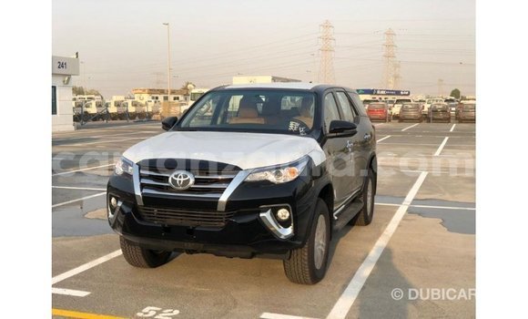 Nunua Imported Toyota Fortuner Nyeusi Gari ndani ya Import - Dubai nchini Arusha Nunua Imported Toyota Fortuner Nyeusi Gari ndani ya Import - Dubai nchini Arusha