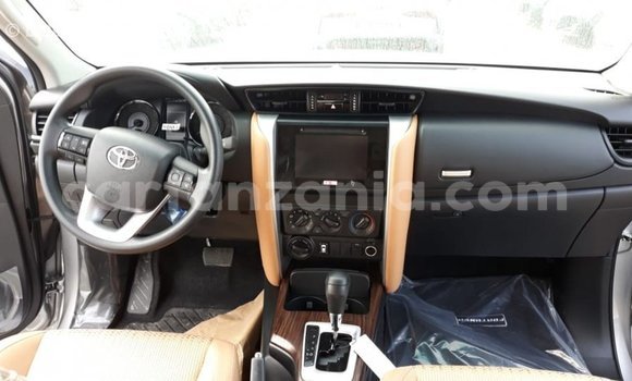 Nunua Imported Toyota Fortuner Nyeusi Gari ndani ya Import - Dubai nchini Arusha Nunua Imported Toyota Fortuner Nyeusi Gari ndani ya Import - Dubai nchini Arusha