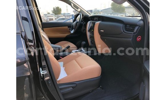 Nunua Imported Toyota Fortuner Nyeusi Gari ndani ya Import - Dubai nchini Arusha Nunua Imported Toyota Fortuner Nyeusi Gari ndani ya Import - Dubai nchini Arusha