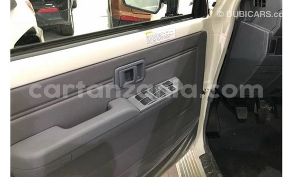 Nunua Imported Toyota Land Cruiser Nyeupe Gari ndani ya Import - Dubai nchini Arusha Nunua Imported Toyota Land Cruiser Nyeupe Gari ndani ya Import - Dubai nchini Arusha
