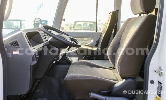 Nunua Imported Toyota Coaster Nyeupe Gari ndani ya Import - Dubai nchini Arusha Nunua Imported Toyota Coaster Nyeupe Gari ndani ya Import - Dubai nchini Arusha