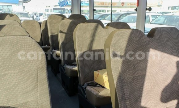 Nunua Imported Toyota Coaster Nyeupe Gari ndani ya Import - Dubai nchini Arusha Nunua Imported Toyota Coaster Nyeupe Gari ndani ya Import - Dubai nchini Arusha