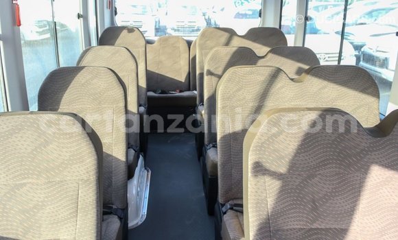 Nunua Imported Toyota Coaster Nyeupe Gari ndani ya Import - Dubai nchini Arusha Nunua Imported Toyota Coaster Nyeupe Gari ndani ya Import - Dubai nchini Arusha