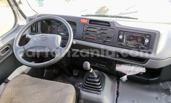 Nunua Imported Toyota Coaster Nyeupe Gari ndani ya Import - Dubai nchini Arusha Nunua Imported Toyota Coaster Nyeupe Gari ndani ya Import - Dubai nchini Arusha