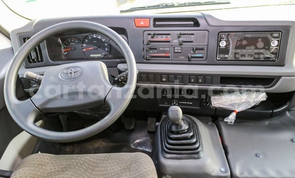 Nunua Imported Toyota Coaster Nyeupe Gari ndani ya Import - Dubai nchini Arusha Nunua Imported Toyota Coaster Nyeupe Gari ndani ya Import - Dubai nchini Arusha