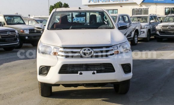Nunua Imported Toyota Hilux Nyeupe Gari ndani ya Import - Dubai nchini Arusha Nunua Imported Toyota Hilux Nyeupe Gari ndani ya Import - Dubai nchini Arusha