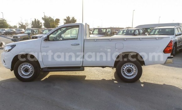 Nunua Imported Toyota Hilux Nyeupe Gari ndani ya Import - Dubai nchini Arusha Nunua Imported Toyota Hilux Nyeupe Gari ndani ya Import - Dubai nchini Arusha