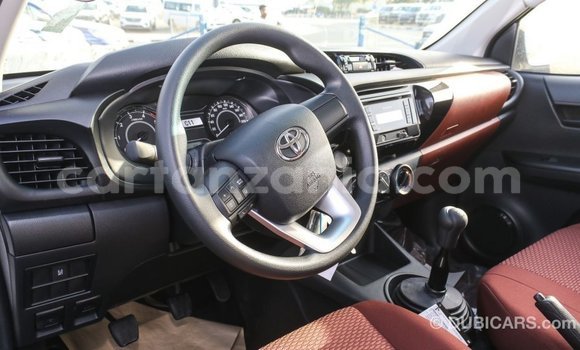 Nunua Imported Toyota Hilux Nyeupe Gari ndani ya Import - Dubai nchini Arusha Nunua Imported Toyota Hilux Nyeupe Gari ndani ya Import - Dubai nchini Arusha