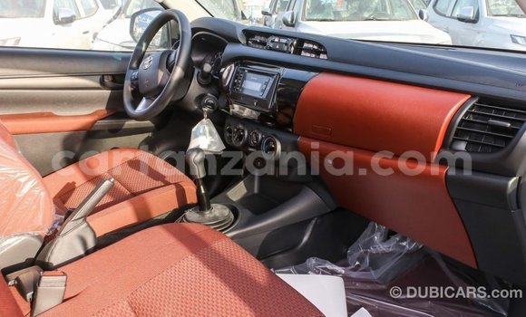 Nunua Imported Toyota Hilux Nyeupe Gari ndani ya Import - Dubai nchini Arusha Nunua Imported Toyota Hilux Nyeupe Gari ndani ya Import - Dubai nchini Arusha