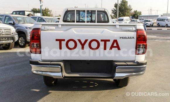 Nunua Imported Toyota Hilux Nyeupe Gari ndani ya Import - Dubai nchini Arusha Nunua Imported Toyota Hilux Nyeupe Gari ndani ya Import - Dubai nchini Arusha