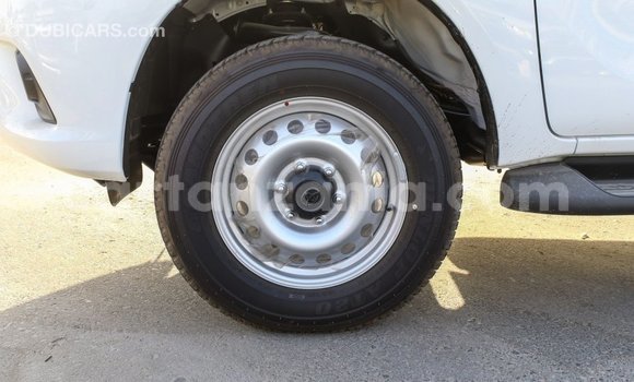 Nunua Imported Toyota Hilux Nyeupe Gari ndani ya Import - Dubai nchini Arusha Nunua Imported Toyota Hilux Nyeupe Gari ndani ya Import - Dubai nchini Arusha