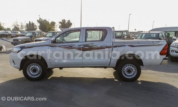 Nunua Imported Toyota Hilux Nyeupe Gari ndani ya Import - Dubai nchini Arusha Nunua Imported Toyota Hilux Nyeupe Gari ndani ya Import - Dubai nchini Arusha