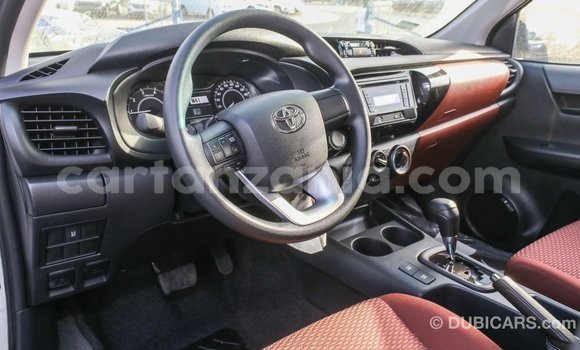 Nunua Imported Toyota Hilux Nyeupe Gari ndani ya Import - Dubai nchini Arusha Nunua Imported Toyota Hilux Nyeupe Gari ndani ya Import - Dubai nchini Arusha