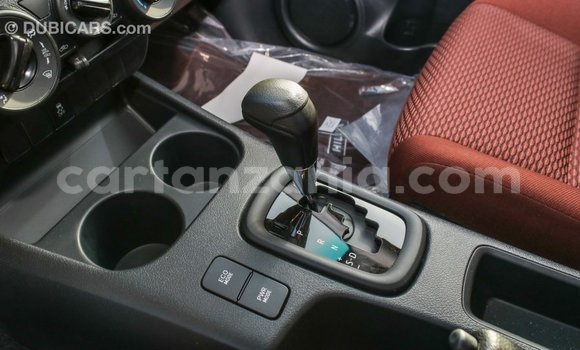 Nunua Imported Toyota Hilux Nyeupe Gari ndani ya Import - Dubai nchini Arusha Nunua Imported Toyota Hilux Nyeupe Gari ndani ya Import - Dubai nchini Arusha