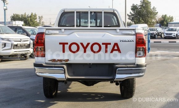 Nunua Imported Toyota Hilux Nyeupe Gari ndani ya Import - Dubai nchini Arusha Nunua Imported Toyota Hilux Nyeupe Gari ndani ya Import - Dubai nchini Arusha