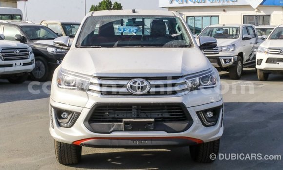 Nunua Imported Toyota Hilux Nyeupe Gari ndani ya Import - Dubai nchini Arusha Nunua Imported Toyota Hilux Nyeupe Gari ndani ya Import - Dubai nchini Arusha