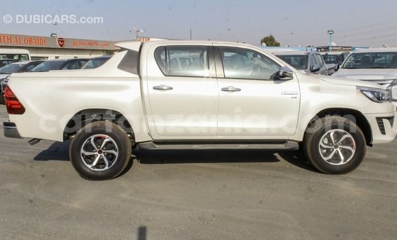 Nunua Imported Toyota Hilux Nyeupe Gari ndani ya Import - Dubai nchini Arusha Nunua Imported Toyota Hilux Nyeupe Gari ndani ya Import - Dubai nchini Arusha