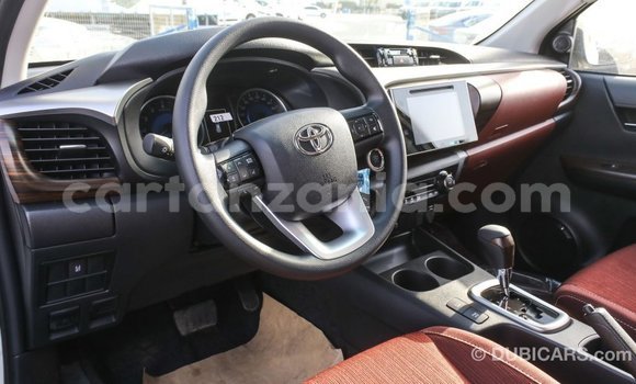 Nunua Imported Toyota Hilux Nyeupe Gari ndani ya Import - Dubai nchini Arusha Nunua Imported Toyota Hilux Nyeupe Gari ndani ya Import - Dubai nchini Arusha