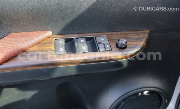 Nunua Imported Toyota Hilux Nyeupe Gari ndani ya Import - Dubai nchini Arusha Nunua Imported Toyota Hilux Nyeupe Gari ndani ya Import - Dubai nchini Arusha