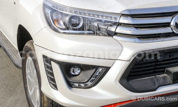 Nunua Imported Toyota Hilux Nyeupe Gari ndani ya Import - Dubai nchini Arusha Nunua Imported Toyota Hilux Nyeupe Gari ndani ya Import - Dubai nchini Arusha