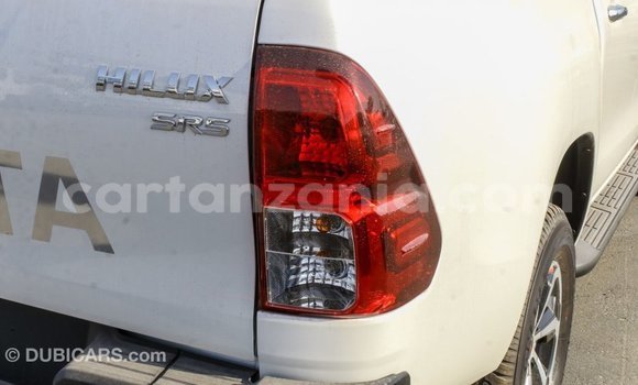 Nunua Imported Toyota Hilux Nyeupe Gari ndani ya Import - Dubai nchini Arusha Nunua Imported Toyota Hilux Nyeupe Gari ndani ya Import - Dubai nchini Arusha