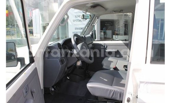 Buy Import Toyota Land Cruiser White Car in Import - Dubai in Arusha Buy Import Toyota Land Cruiser White Car in Import - Dubai in Arusha