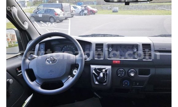 Buy Import Toyota Hiace White Car in Import - Dubai in Arusha Buy Import Toyota Hiace White Car in Import - Dubai in Arusha