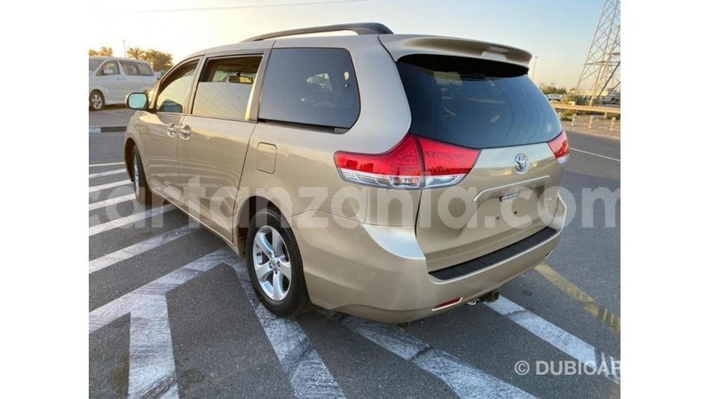 Big with watermark toyota sienna arusha import dubai 8934