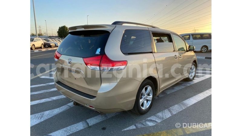 Big with watermark toyota sienna arusha import dubai 8934