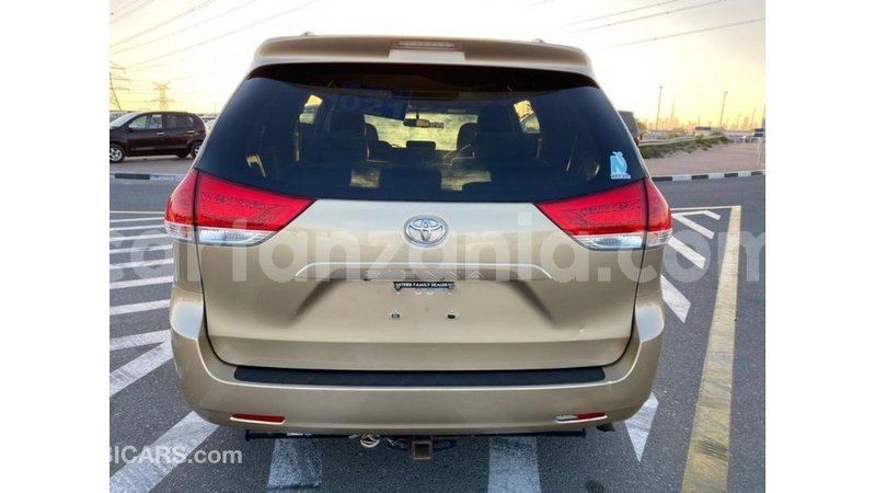 Big with watermark toyota sienna arusha import dubai 8934