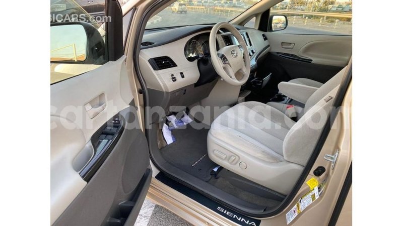 Big with watermark toyota sienna arusha import dubai 8934