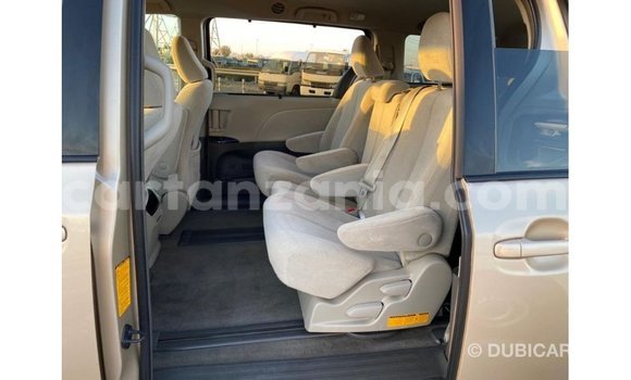 Buy Import Toyota Sienna Other Car in Import - Dubai in Arusha Buy Import Toyota Sienna Other Car in Import - Dubai in Arusha