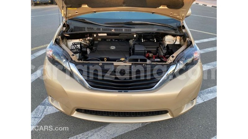 Big with watermark toyota sienna arusha import dubai 8934