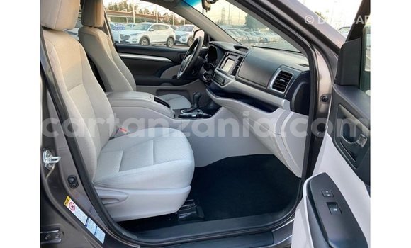 Nunua Imported Toyota Highlander Nyingine Gari ndani ya Import - Dubai nchini Arusha Nunua Imported Toyota Highlander Nyingine Gari ndani ya Import - Dubai nchini Arusha
