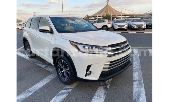 Nunua Imported Toyota Highlander Nyeupe Gari ndani ya Import - Dubai nchini Arusha Nunua Imported Toyota Highlander Nyeupe Gari ndani ya Import - Dubai nchini Arusha