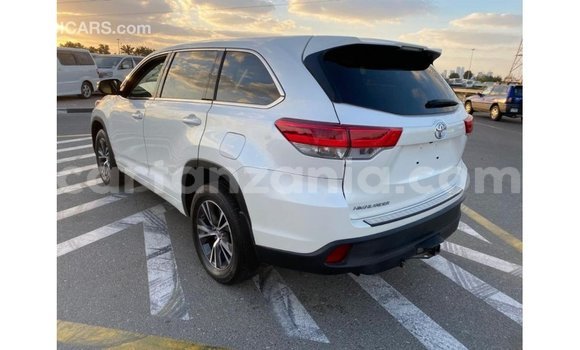 Nunua Imported Toyota Highlander Nyeupe Gari ndani ya Import - Dubai nchini Arusha Nunua Imported Toyota Highlander Nyeupe Gari ndani ya Import - Dubai nchini Arusha