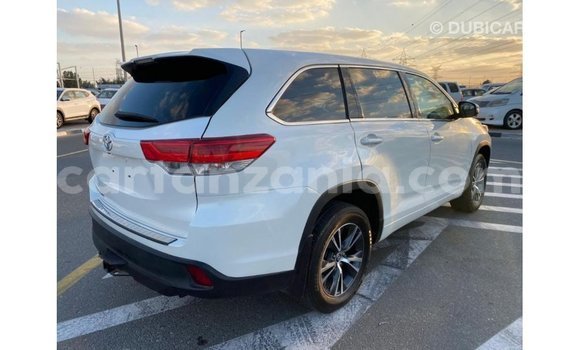 Nunua Imported Toyota Highlander Nyeupe Gari ndani ya Import - Dubai nchini Arusha Nunua Imported Toyota Highlander Nyeupe Gari ndani ya Import - Dubai nchini Arusha