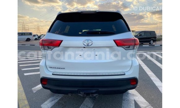 Nunua Imported Toyota Highlander Nyeupe Gari ndani ya Import - Dubai nchini Arusha Nunua Imported Toyota Highlander Nyeupe Gari ndani ya Import - Dubai nchini Arusha