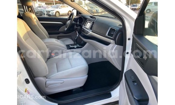 Nunua Imported Toyota Highlander Nyeupe Gari ndani ya Import - Dubai nchini Arusha Nunua Imported Toyota Highlander Nyeupe Gari ndani ya Import - Dubai nchini Arusha