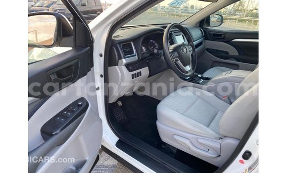Nunua Imported Toyota Highlander Nyeupe Gari ndani ya Import - Dubai nchini Arusha Nunua Imported Toyota Highlander Nyeupe Gari ndani ya Import - Dubai nchini Arusha