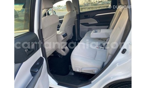 Nunua Imported Toyota Highlander Nyeupe Gari ndani ya Import - Dubai nchini Arusha Nunua Imported Toyota Highlander Nyeupe Gari ndani ya Import - Dubai nchini Arusha