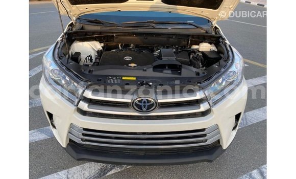 Nunua Imported Toyota Highlander Nyeupe Gari ndani ya Import - Dubai nchini Arusha Nunua Imported Toyota Highlander Nyeupe Gari ndani ya Import - Dubai nchini Arusha
