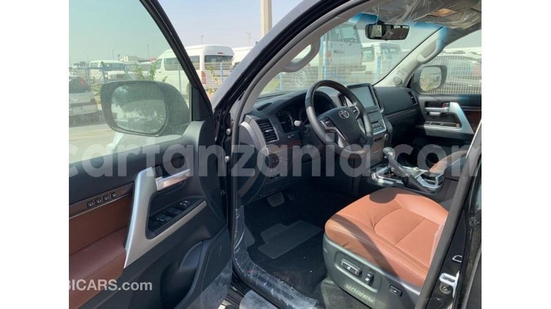 Big with watermark toyota land cruiser arusha import dubai 8940