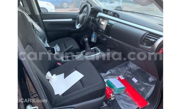 Nunua Imported Toyota Hilux Nyeusi Gari ndani ya Import - Dubai nchini Arusha Nunua Imported Toyota Hilux Nyeusi Gari ndani ya Import - Dubai nchini Arusha