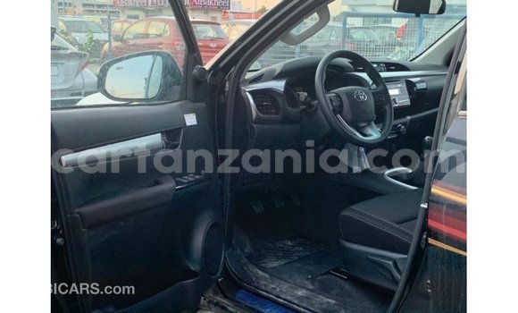 Nunua Imported Toyota Hilux Nyeusi Gari ndani ya Import - Dubai nchini Arusha Nunua Imported Toyota Hilux Nyeusi Gari ndani ya Import - Dubai nchini Arusha