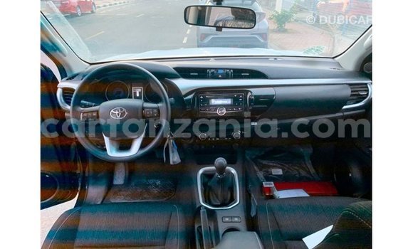 Nunua Imported Toyota Hilux Nyeusi Gari ndani ya Import - Dubai nchini Arusha Nunua Imported Toyota Hilux Nyeusi Gari ndani ya Import - Dubai nchini Arusha