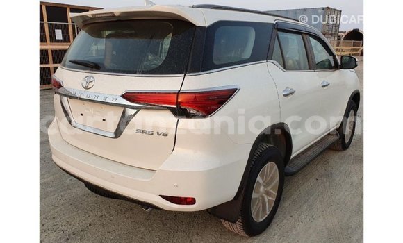 Nunua Imported Toyota Fortuner Nyeupe Gari ndani ya Import - Dubai nchini Arusha Nunua Imported Toyota Fortuner Nyeupe Gari ndani ya Import - Dubai nchini Arusha