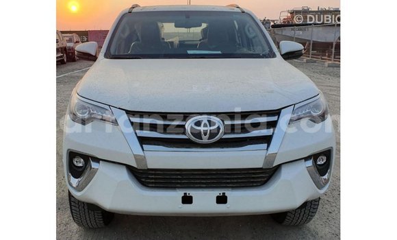 Nunua Imported Toyota Fortuner Nyeupe Gari ndani ya Import - Dubai nchini Arusha Nunua Imported Toyota Fortuner Nyeupe Gari ndani ya Import - Dubai nchini Arusha