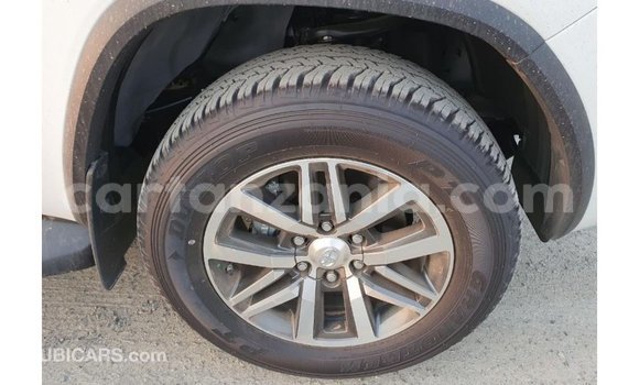 Nunua Imported Toyota Fortuner Nyeupe Gari ndani ya Import - Dubai nchini Arusha Nunua Imported Toyota Fortuner Nyeupe Gari ndani ya Import - Dubai nchini Arusha
